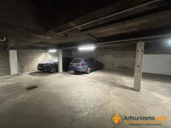 Vente                                                      Appartement
                        
                     3 pièces                      42 m2                     à Courbevoie