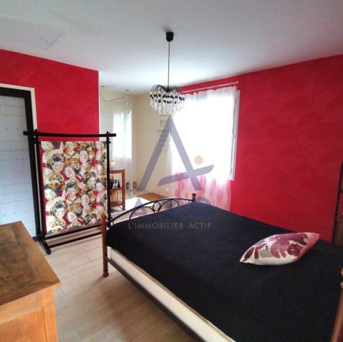 Maison T4 de 110m de plain-pied avec jardin, garage, carport et grand terrain vert