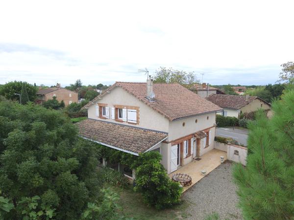 Grande maison familiale dans un village proche de Montauban Sud