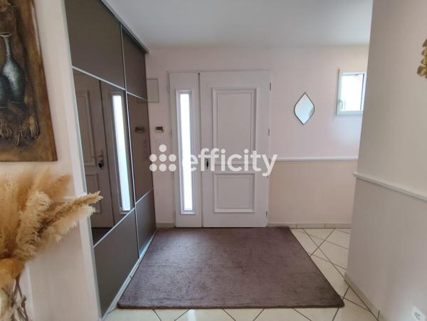 Maison 5 pièces - 221 m²