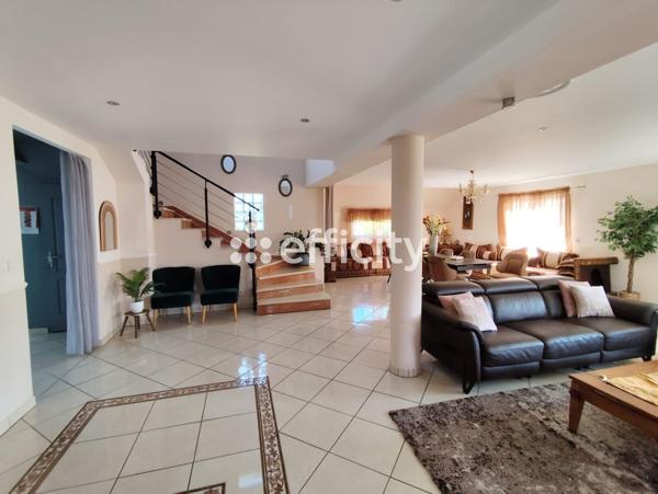 Maison 5 pièces - 221 m²