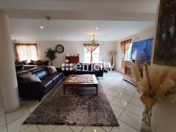 Maison 5 pièces - 221 m²