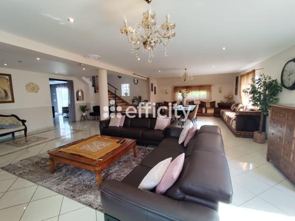 Maison 5 pièces - 221 m²