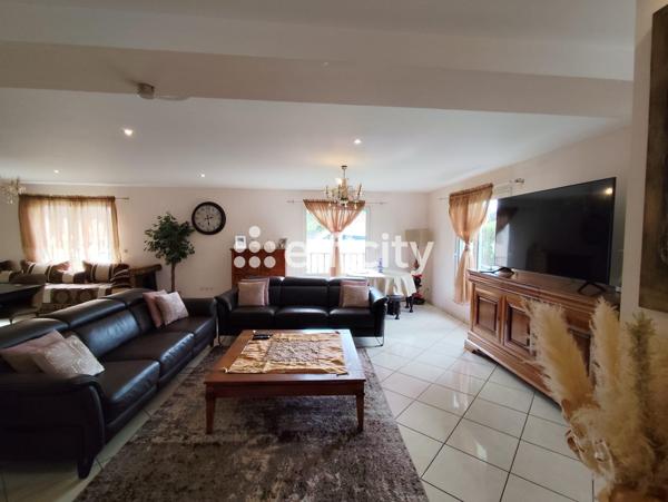 Maison 5 pièces - 221 m²