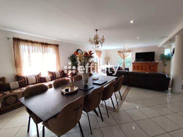 Maison 5 pièces - 221 m²