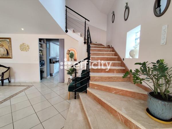 Maison 5 pièces - 221 m²