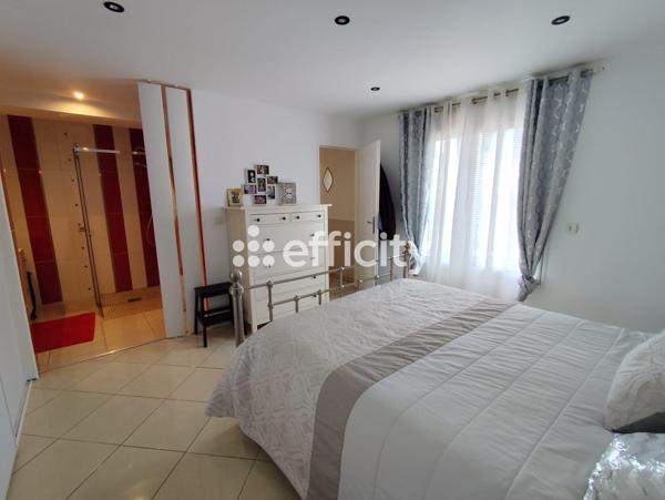 Maison 5 pièces - 221 m²