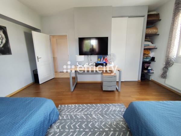 Maison 5 pièces - 221 m²