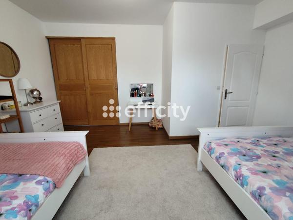 Maison 5 pièces - 221 m²