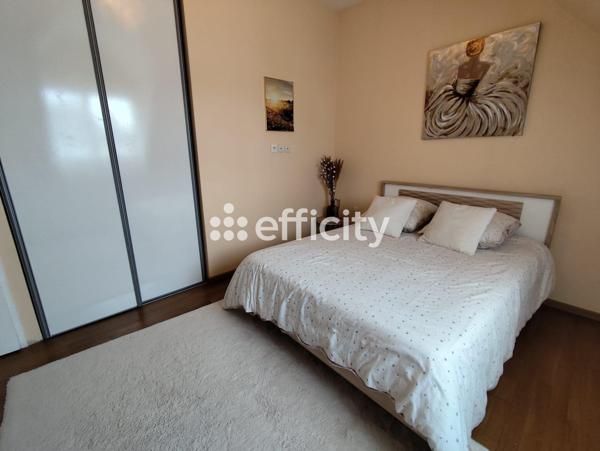 Maison 5 pièces - 221 m²