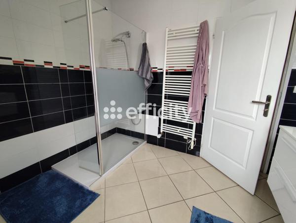 Maison 5 pièces - 221 m²