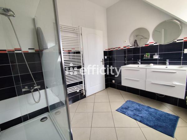 Maison 5 pièces - 221 m²