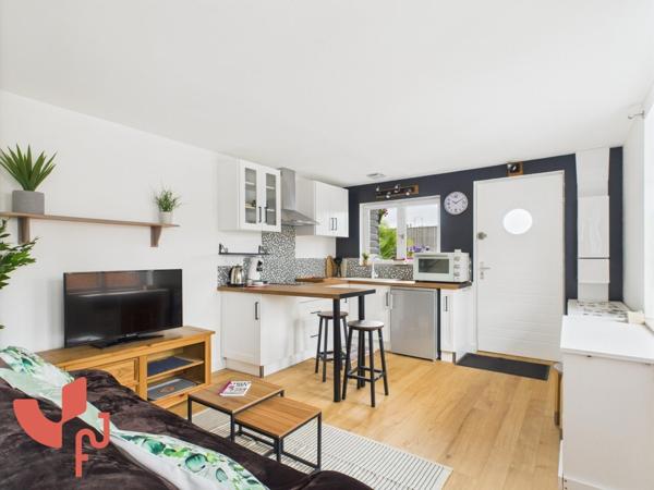 T2 lumineux avec extérieur et place de parking