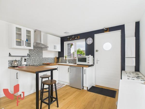 T2 lumineux avec extérieur et place de parking