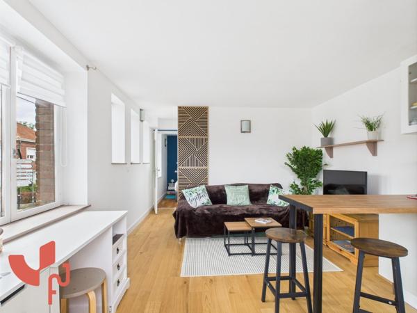 T2 lumineux avec extérieur et place de parking