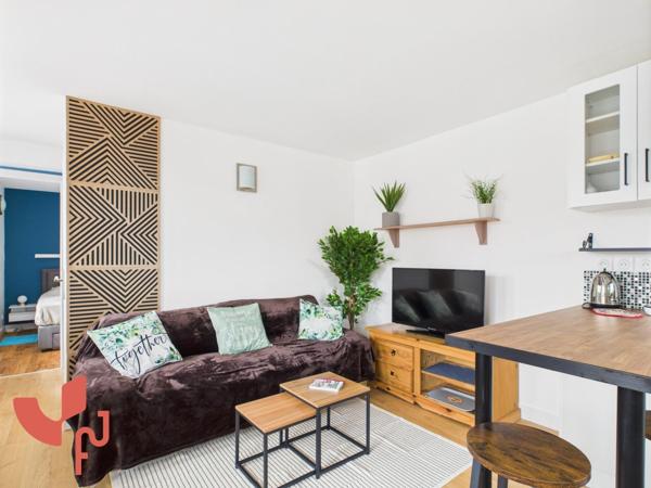 T2 lumineux avec extérieur et place de parking