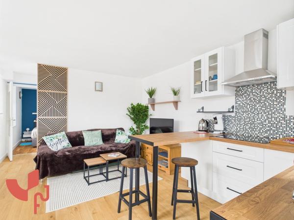 T2 lumineux avec extérieur et place de parking