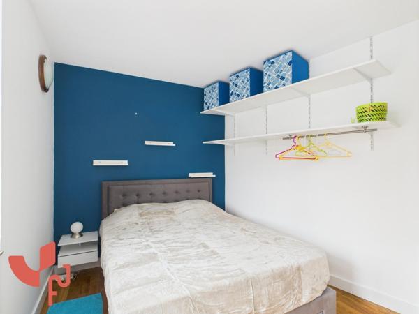 T2 lumineux avec extérieur et place de parking