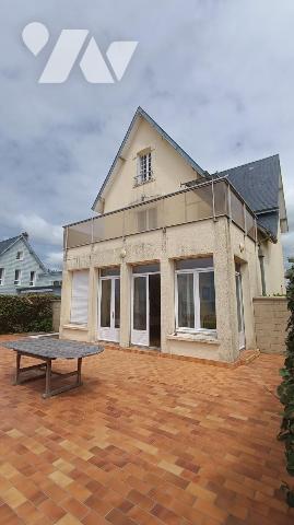 JULLOUVILLE Villa des années 1920 en front de mer