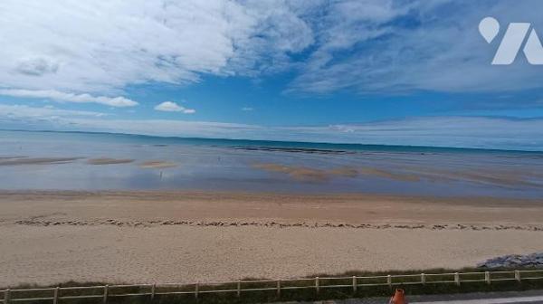 JULLOUVILLE Villa des années 1920 en front de mer