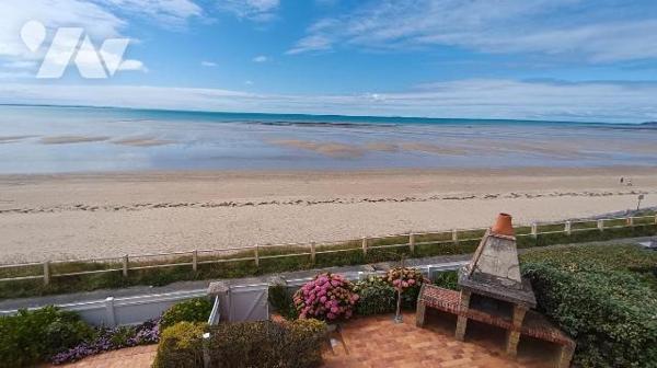 JULLOUVILLE Villa des années 1920 en front de mer