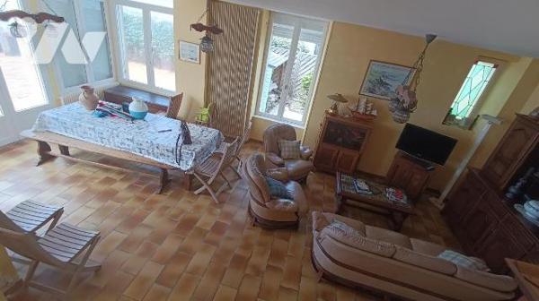 JULLOUVILLE Villa des années 1920 en front de mer