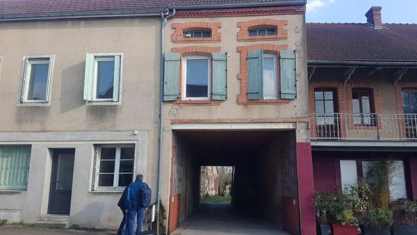 Location - Appartement Montpont-en-Bresse 71470 3 pièces 105 m 2