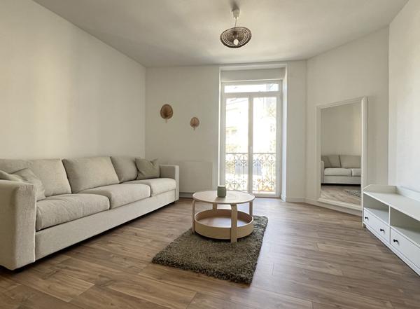 A LOUER T2 MEUBLE PLACE DE LA VISITATION 48.21 m²