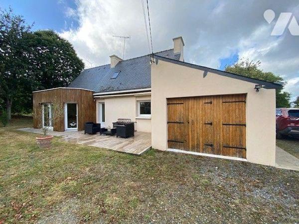 A proximité immédiate de la mer, des plages, de la campagne et non loin du bourg de PLOUHA, jol...