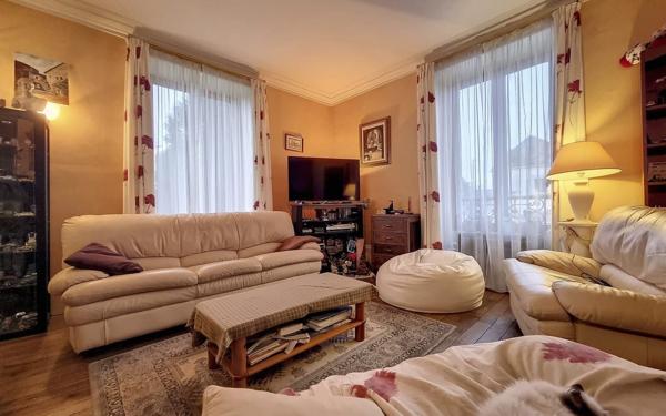 Maison à vendre    6 pièces • 186 m2 Jouy-le-Châtel