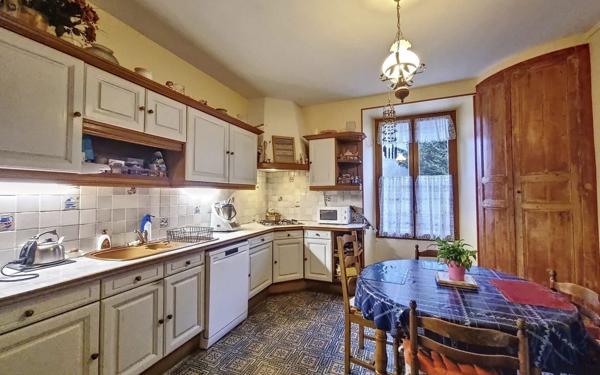 Maison à vendre    6 pièces • 186 m2 Jouy-le-Châtel