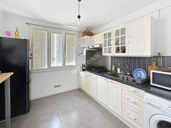 Appartement La Seyne Sur Mer 2 pièces de 45 m² avec cave et parking