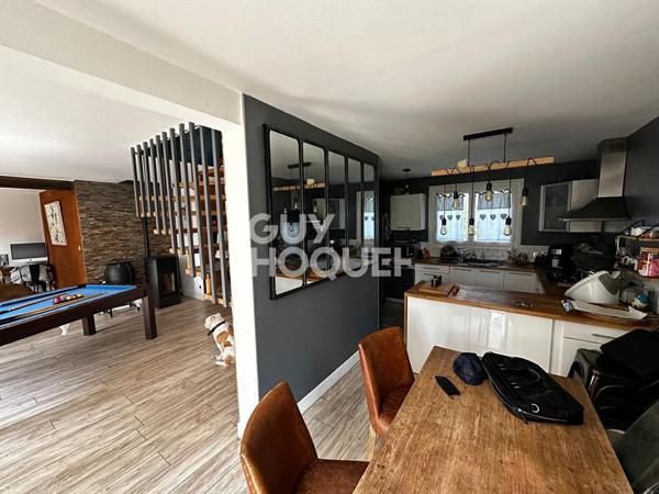 Maison familiale avec piscine. Plateau de Montrond (25 km de Lyon)