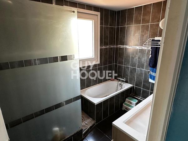 Maison familiale avec piscine. Plateau de Montrond (25 km de Lyon)