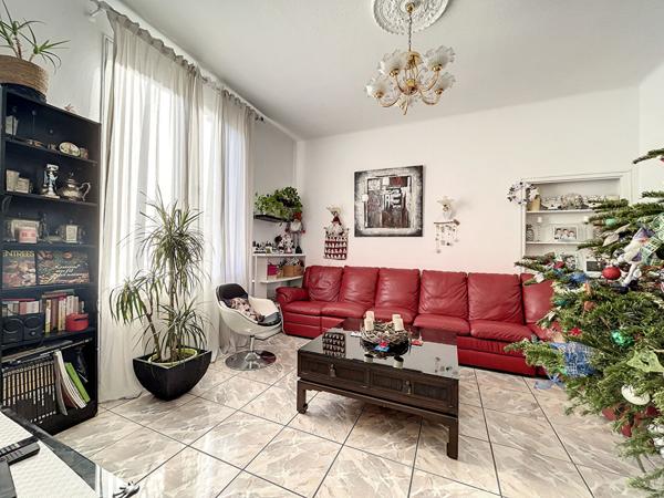 Maison Orange 7 pièce(s) d'environ 186 m2