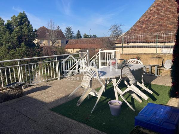 A saisir ! maison + studio + local commercial + espace de stockage