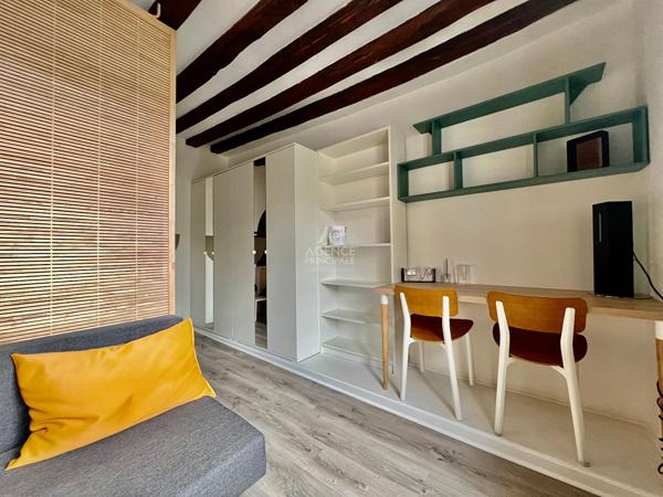 "Versailles Saint-Louis" Très Bel Appartement de 2 pièces meublé avec goût de 38 m² ! Loyer 1 302.21 €/mois charges comprises **  - Référence  14510