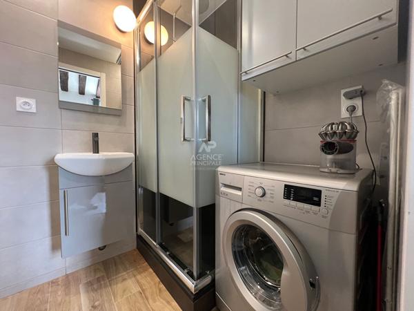 "Versailles Saint-Louis" Très Bel Appartement de 2 pièces meublé avec goût de 38 m² ! Loyer 1 302.21 €/mois charges comprises **  - Référence  14510