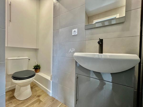 "Versailles Saint-Louis" Très Bel Appartement de 2 pièces meublé avec goût de 38 m² ! Loyer 1 302.21 €/mois charges comprises **  - Référence  14510