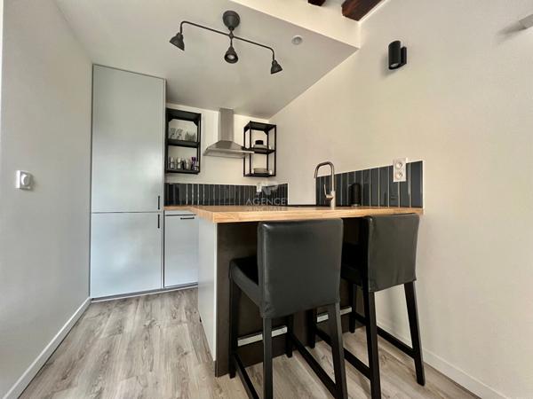 "Versailles Saint-Louis" Très Bel Appartement de 2 pièces meublé avec goût de 38 m² ! Loyer 1 302.21 €/mois charges comprises **  - Référence  14510