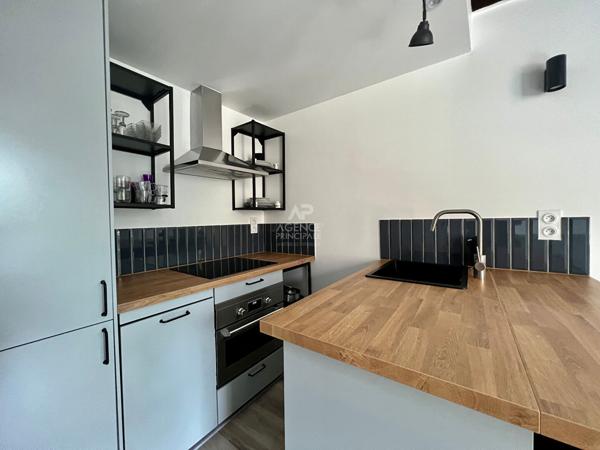 "Versailles Saint-Louis" Très Bel Appartement de 2 pièces meublé avec goût de 38 m² ! Loyer 1 302.21 €/mois charges comprises **  - Référence  14510