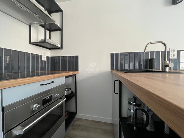 "Versailles Saint-Louis" Très Bel Appartement de 2 pièces meublé avec goût de 38 m² ! Loyer 1 302.21 €/mois charges comprises **  - Référence  14510