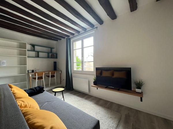 "Versailles Saint-Louis" Très Bel Appartement de 2 pièces meublé avec goût de 38 m² ! Loyer 1 302.21 €/mois charges comprises **  - Référence  14510