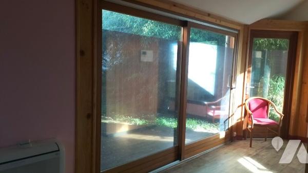 L'étude GAUME vous propose cette maison/local professionnel en parfait état situé plein centre.