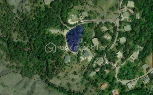 Terrain de 1 602 m²