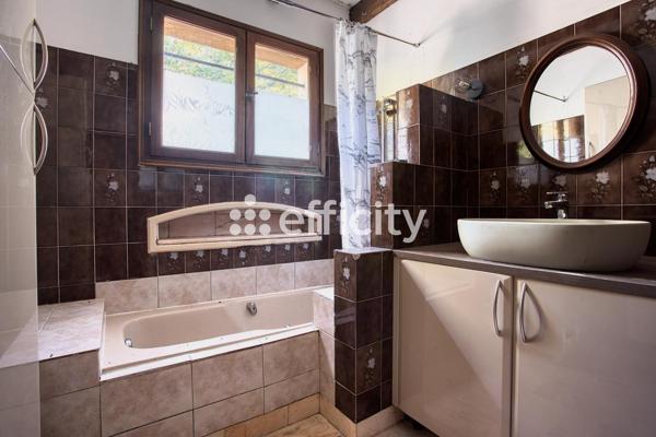 Maison
         7 pièces
        - 200 m² 297 000 € *