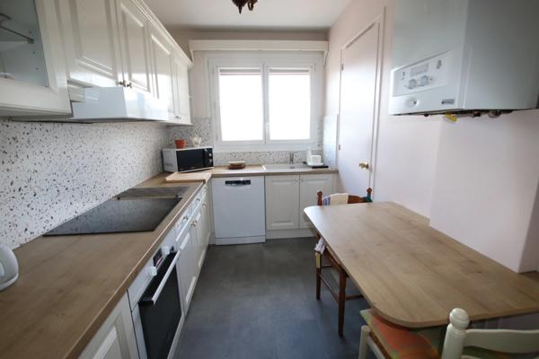 Quartier DUNOIS, appartement de trois chambres en très bon état située dans une petite copropriété de standing