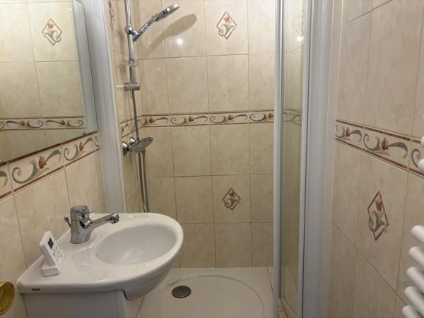 Quartier DUNOIS, appartement de trois chambres en très bon état située dans une petite copropriété de standing