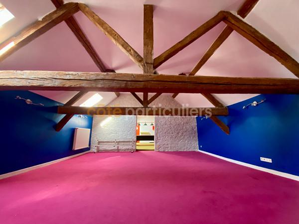 Vente
                Maison350 m² - 9 Pièces -
                    CHAMPFORGEUIL (71530)