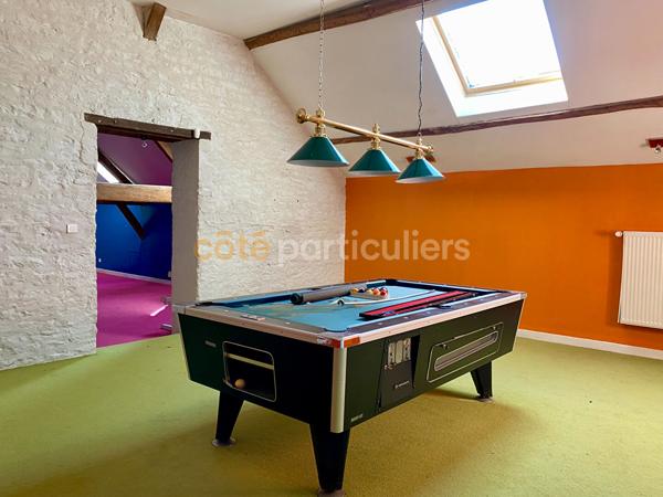 Vente
                Maison350 m² - 9 Pièces -
                    CHAMPFORGEUIL (71530)